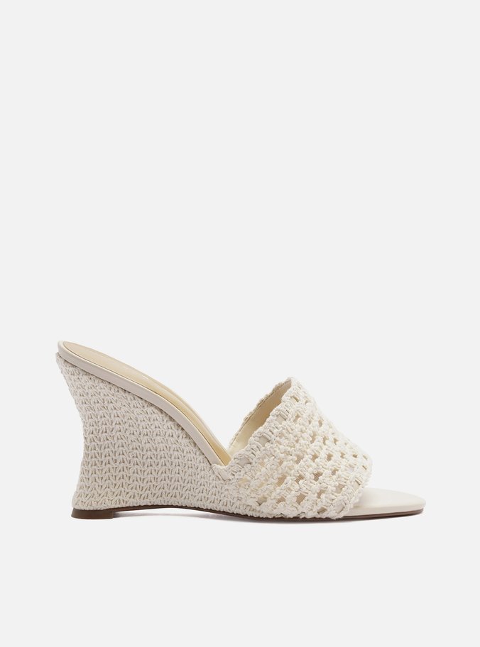 Tamanco Off-White Bordado Salto Anabela