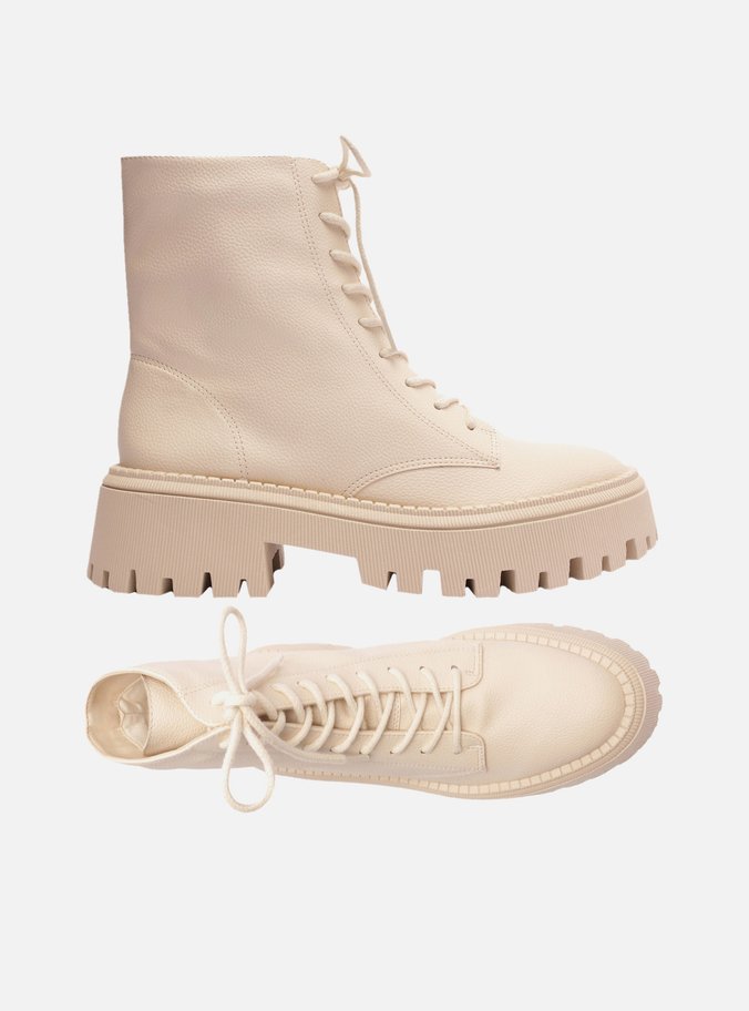 Coturno Off-White Cano Médio Sola Tratorada