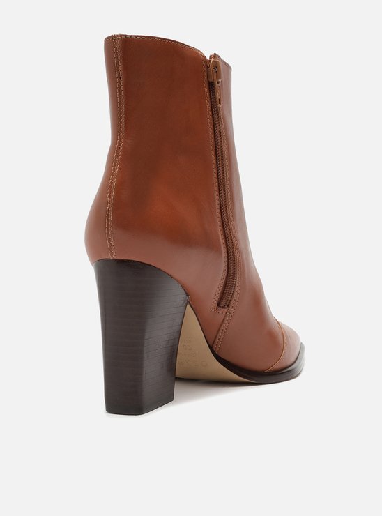 Bota Marrom Cano Médio Bico Fino