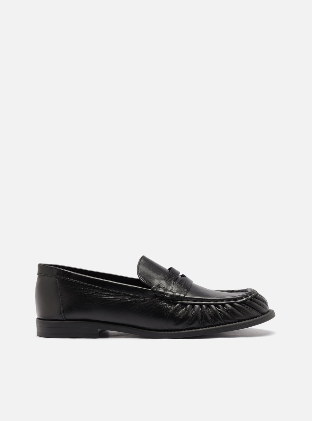 Mocassim Preto Couro Franzido Tira — foto 1
