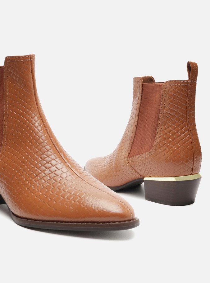 Bota Marrom Couro Skin Cano Curto Salto Baixo