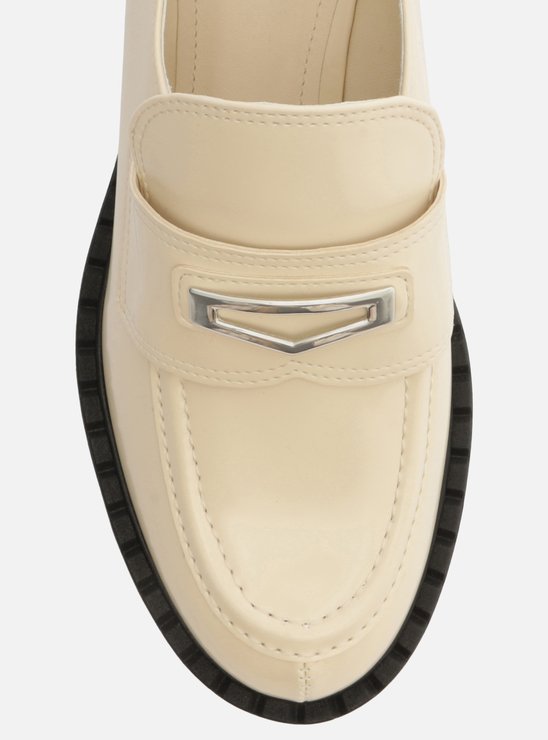 Mocassim Off-White Bico Redondo Metal