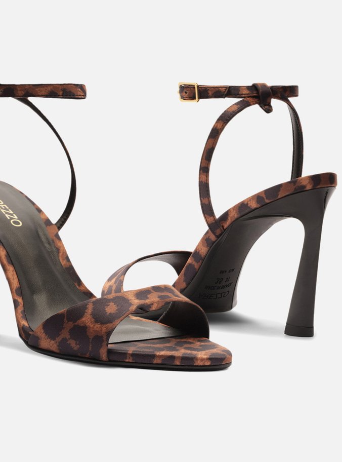 Sandália Animal Print Salto Fino