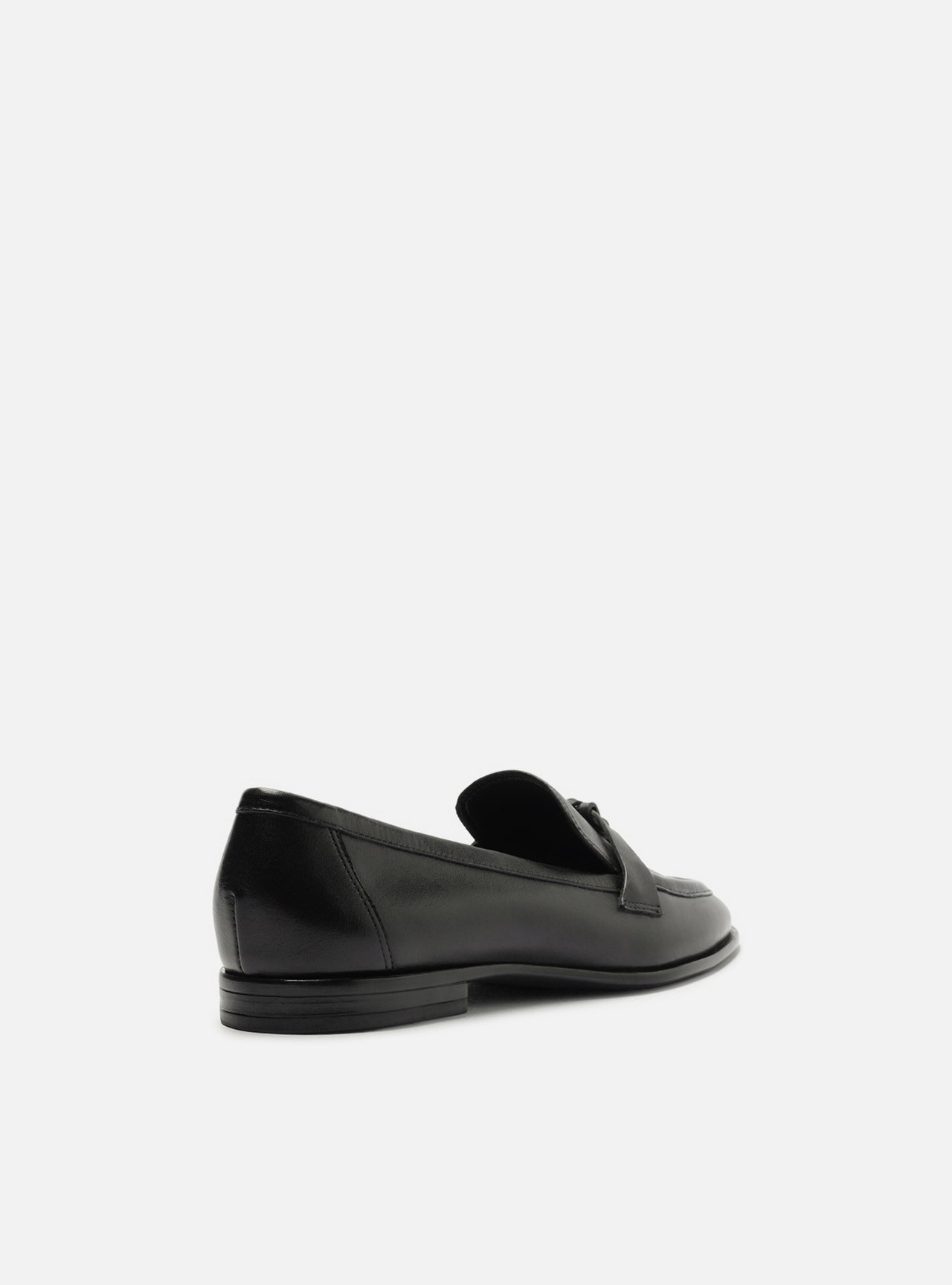 Mocassim Preto Couro Detalhe Tira — foto 3
