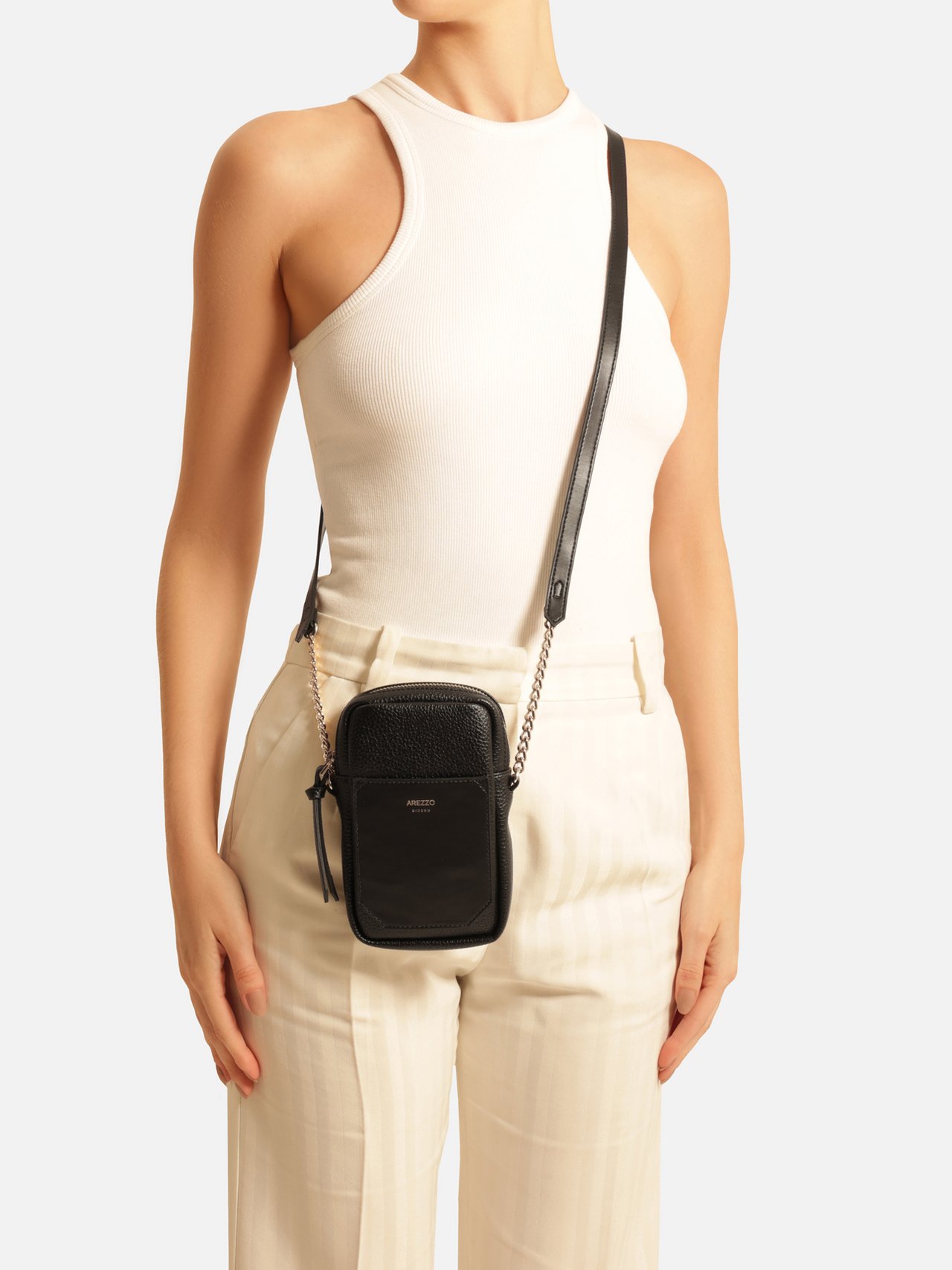 Bolsa Porta Celular Preta Pequena Alça Corrente — foto 6
