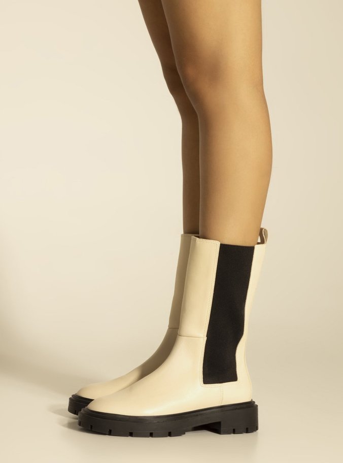 Bota Off-White Couro Cano Médio Tratorada Preta