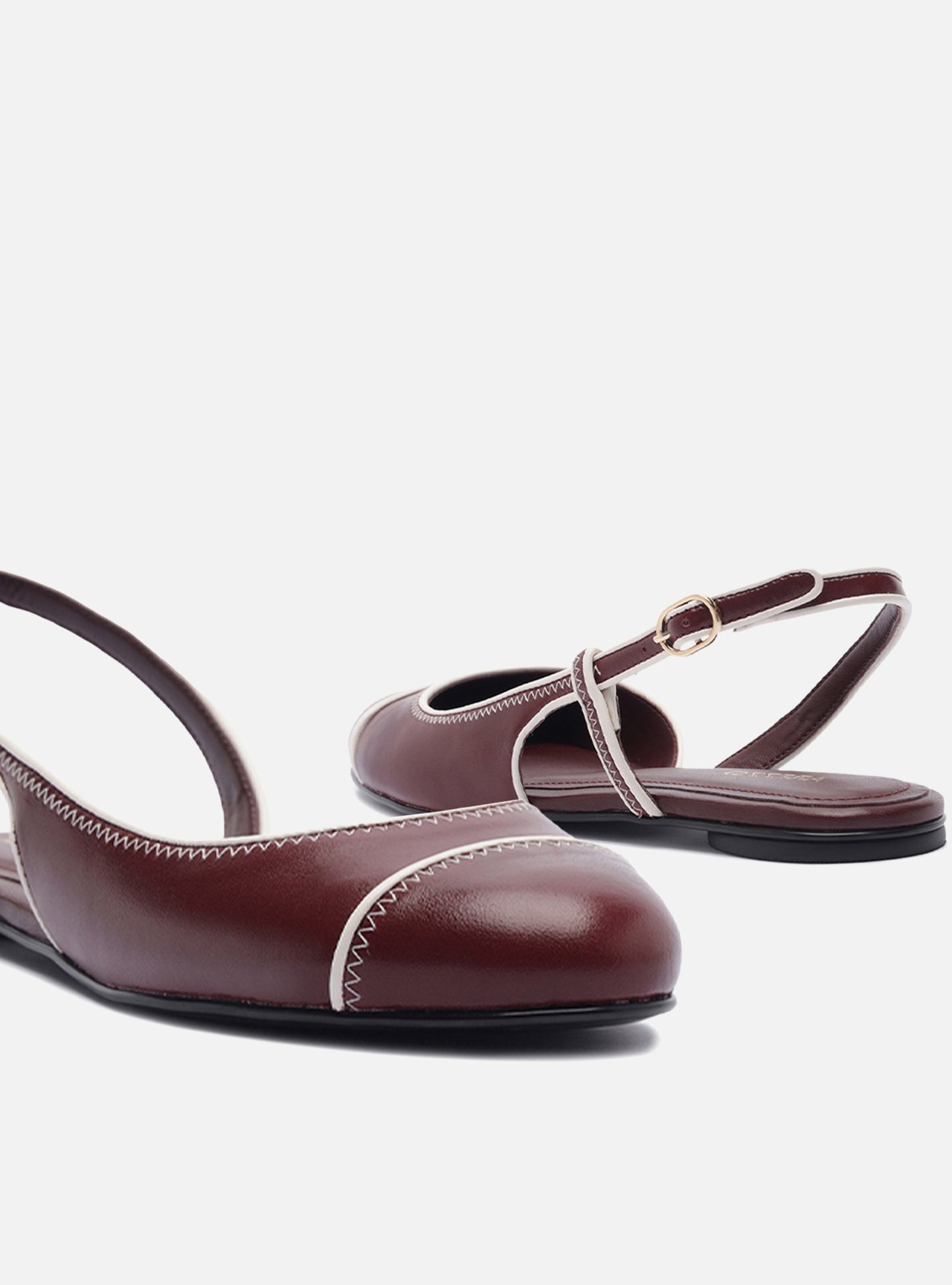 Sapatilha Vermelha Bico Redondo Fivela Slingback — foto 4