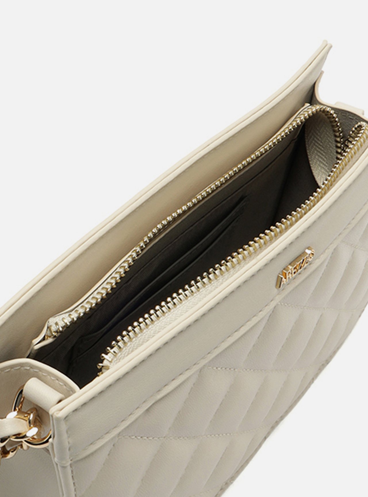 Bolsa Tiracolo Off White Matelassê Pequena Detalhe — foto 4