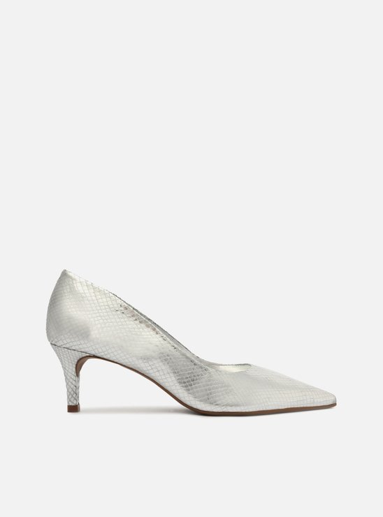Scarpin Prateado Salto Baixo Fino Bico Fino