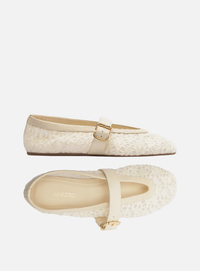 Sapatilha Bordada Off-White Fivela
