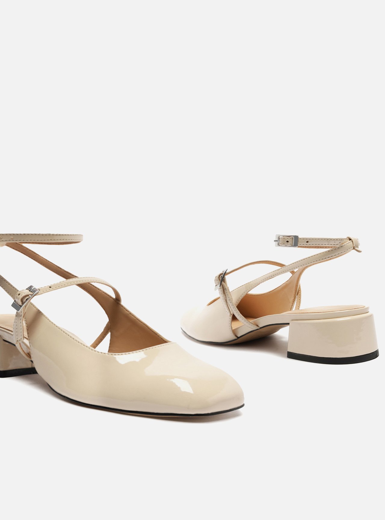 Sapato Boneca Off-White Verniz Aberto Tiras Fivelas — foto 5