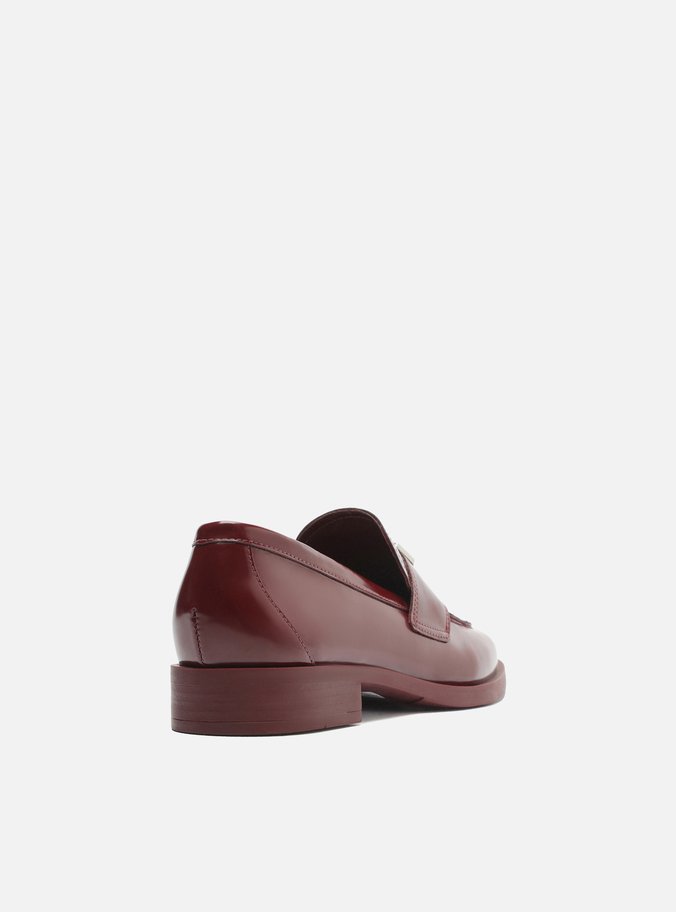 Mocassim Vermelho Bico Redondo Tira Metal