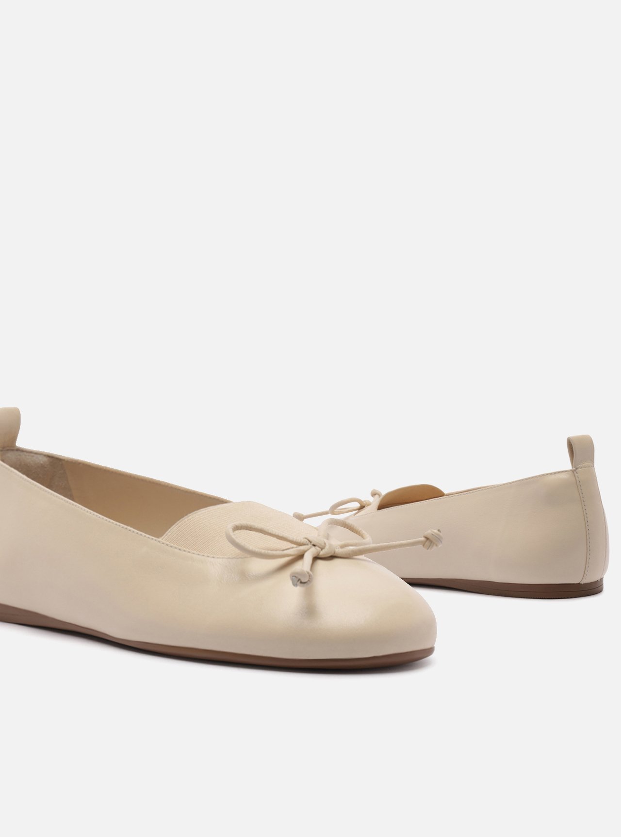 Sapatilha Off White Couro Elástico Laço — foto 4