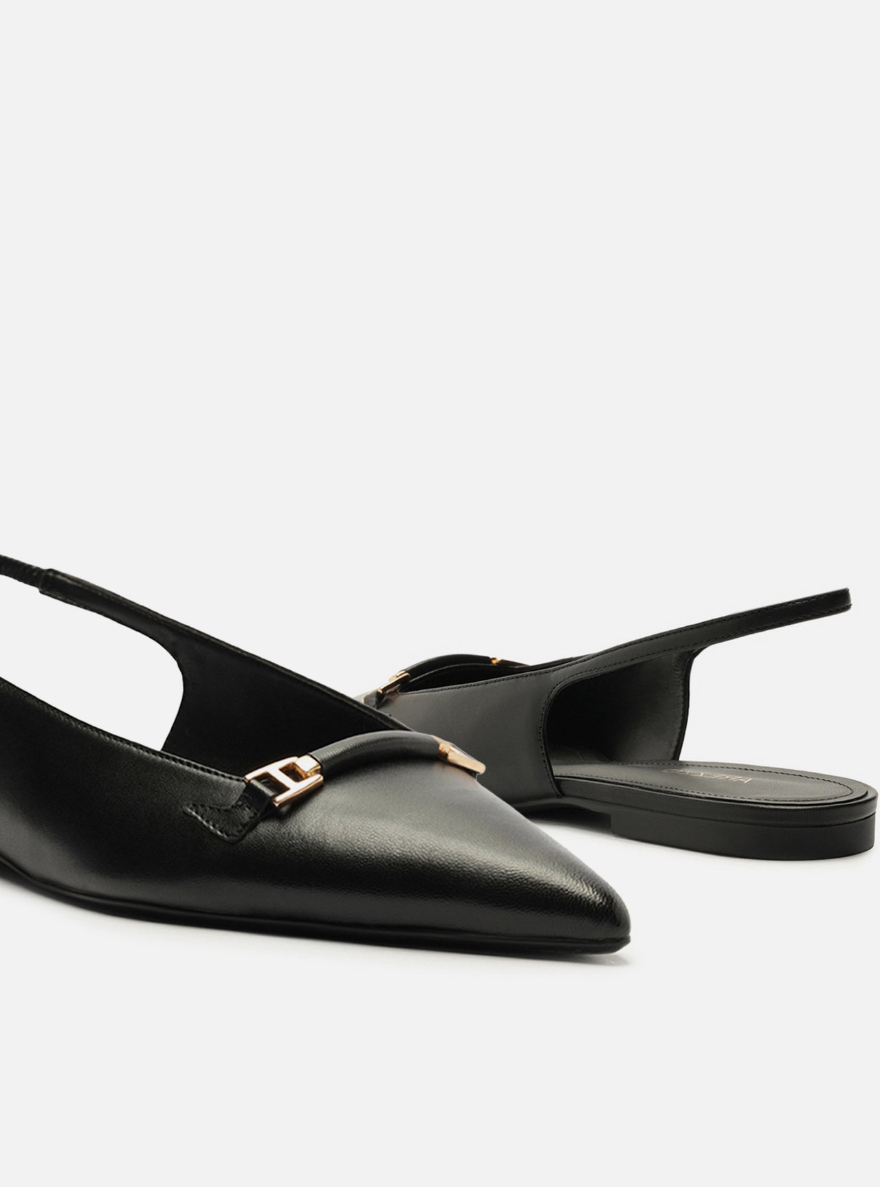 Sapatilha Preta Couro Slingback Bico Fino Metais — foto 4