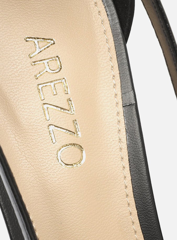 Scarpin Preto Couro Salto Bloco Vazado Verniz