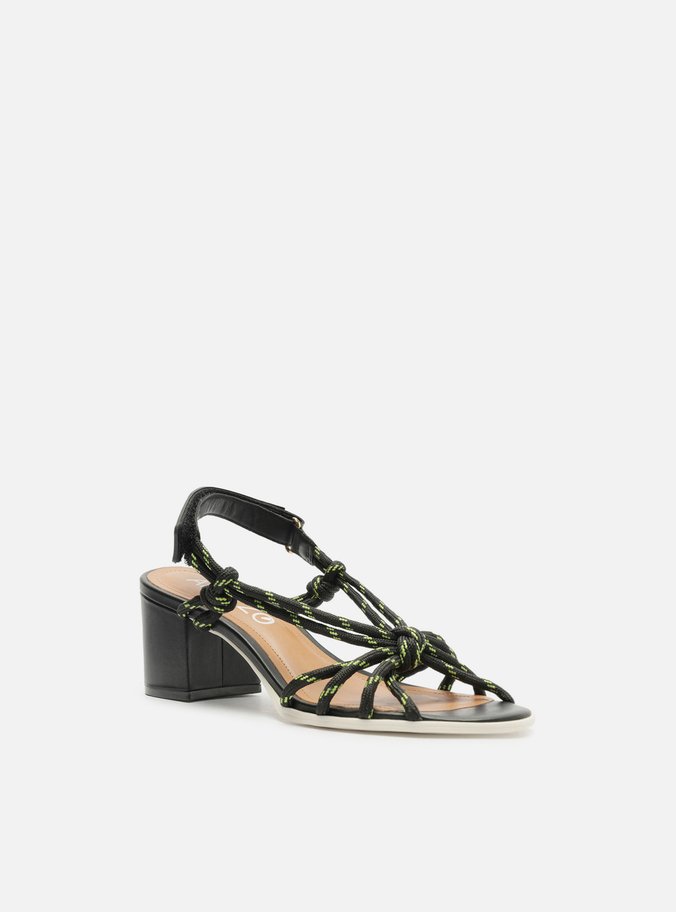 Sandália Preta Salto Bloco Cordão Velcro