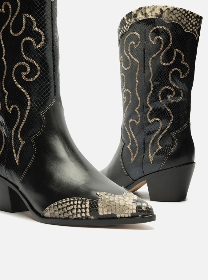 Bota Preta Couro Cano Médio Bordado Western