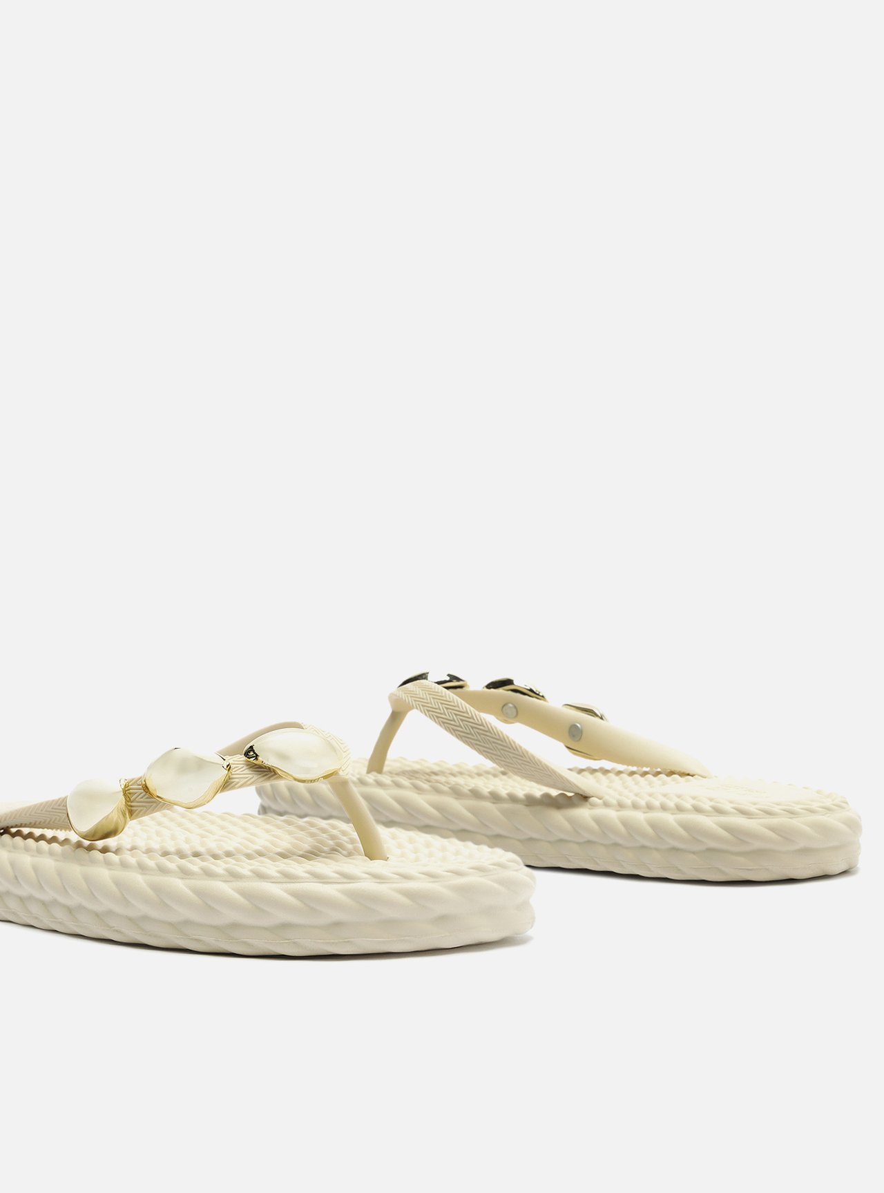 Chinelo de Dedo Branco Marrocos Flip Flop Metal — foto 4