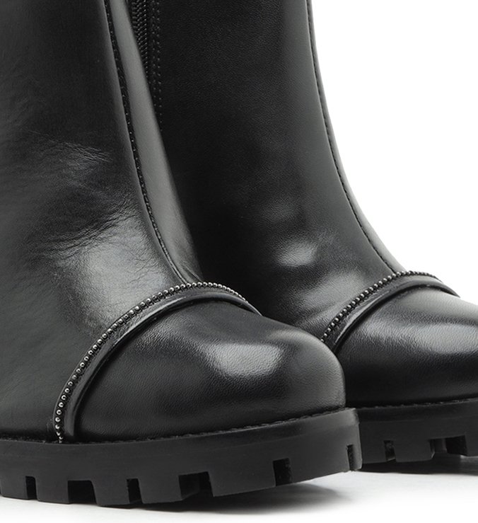 Bota Cano Médio Preta Couro Tratorada Zíper