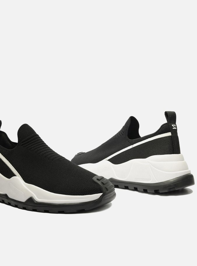 Tênis Slip On Preto Knit ZZ Mov Tratorado