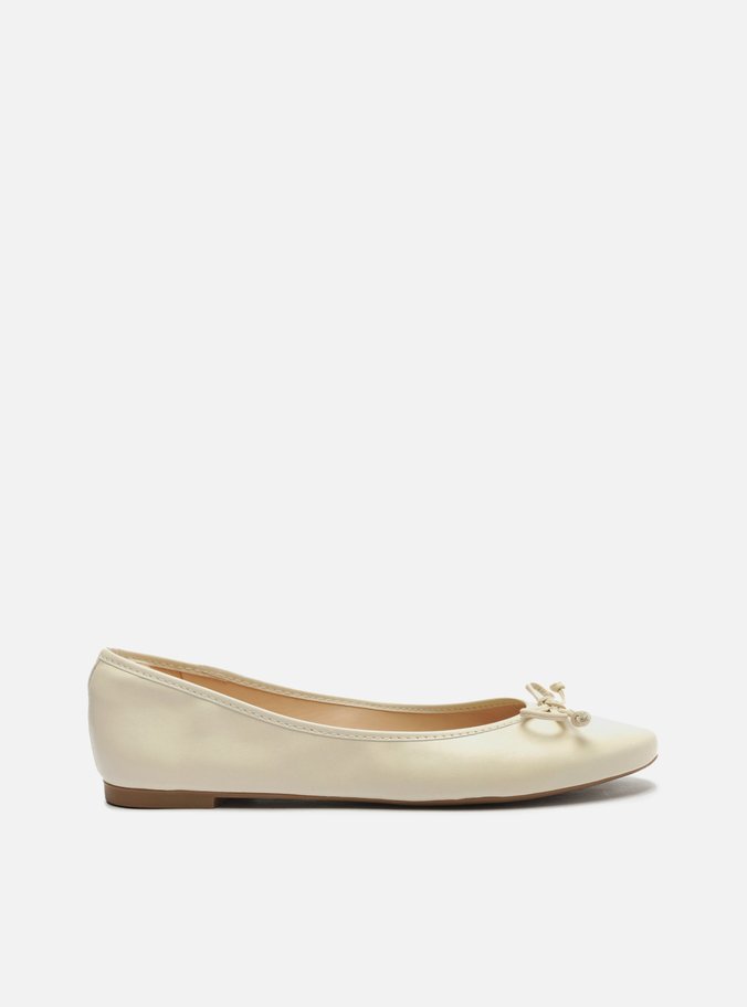 Sapatilha Off-White Bico Redondo Laço