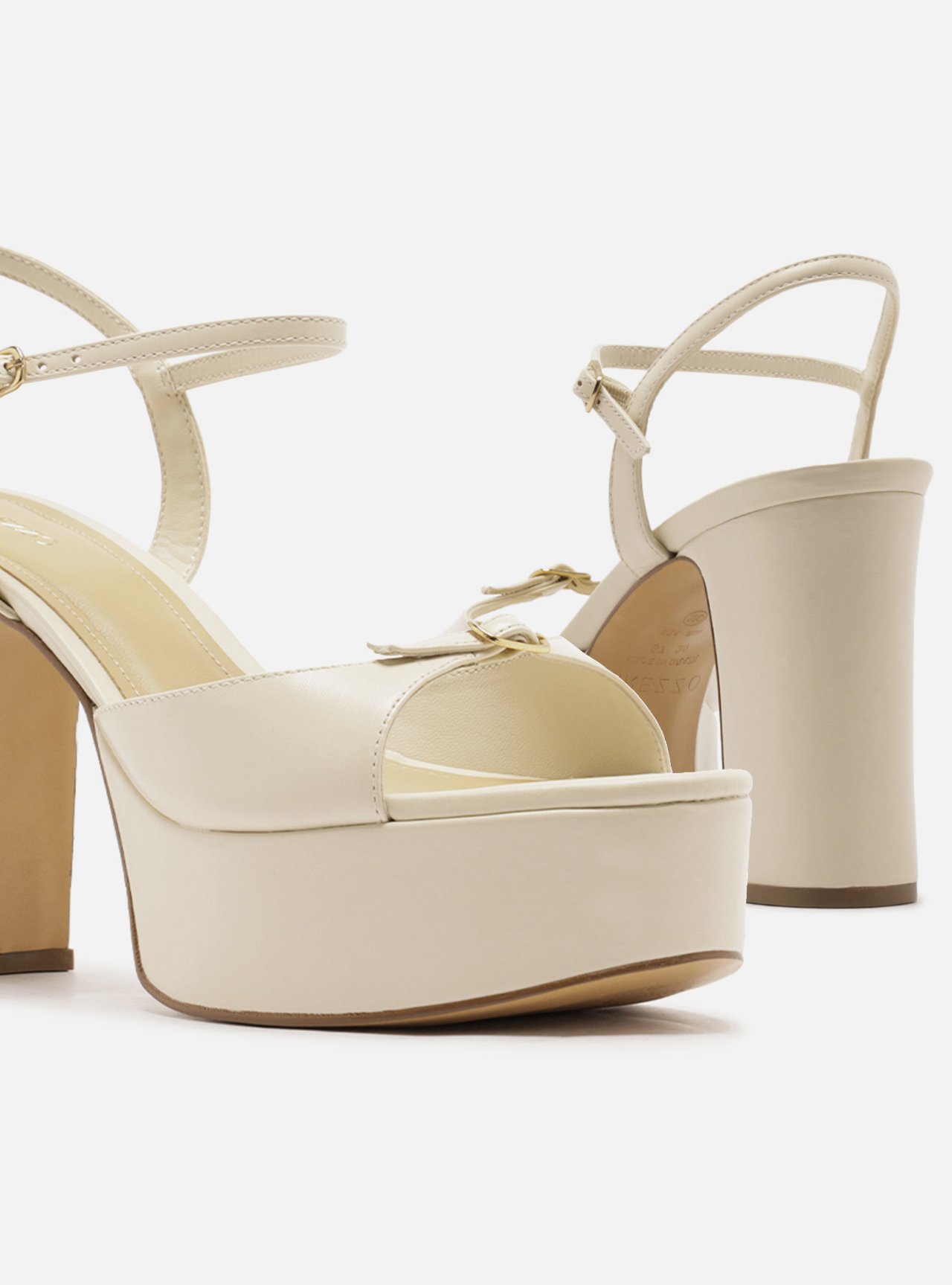 Sandália Off-White Couro Meia Pata Fivela — foto 4