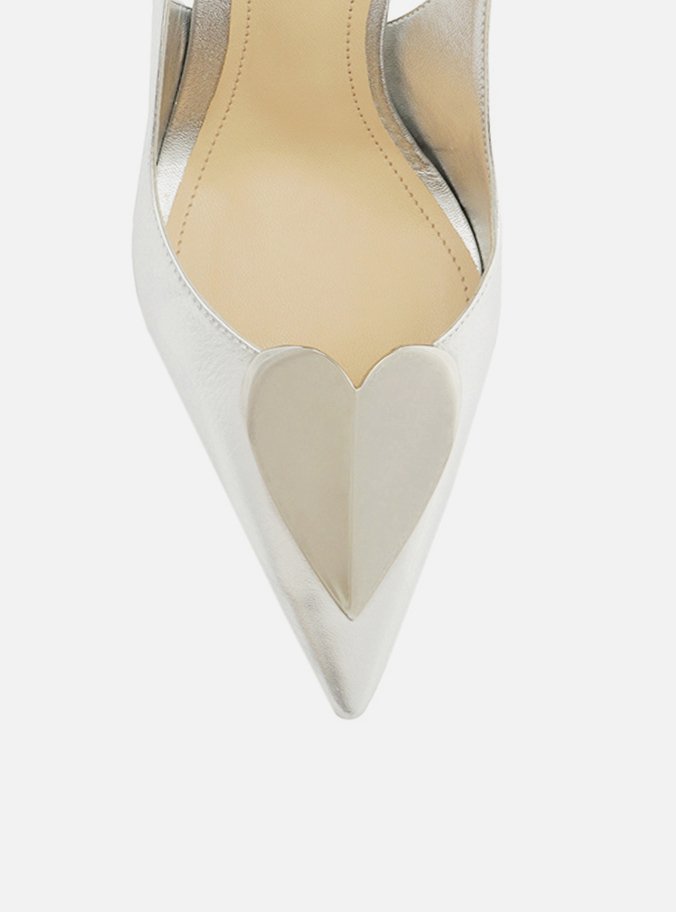Scarpin Prata Couro Slingback Coração Metal