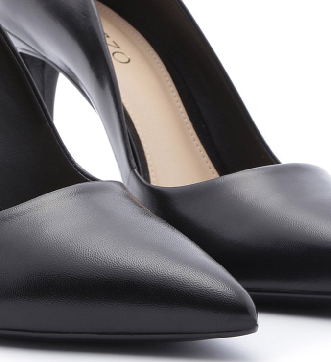 Scarpin Couro Salto Alto Preto