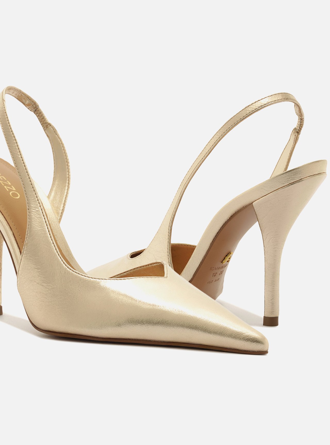 Scarpin Dourado Couro Salto Fino Slingback — foto 4