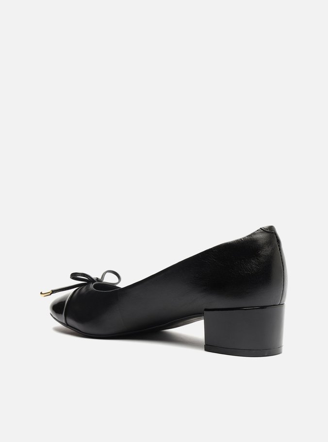 Scarpin Preto Couro Salto Baixo Laço Soft