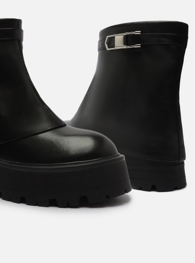 Bota Preta Couro Cano Médio Tratorada Polaina