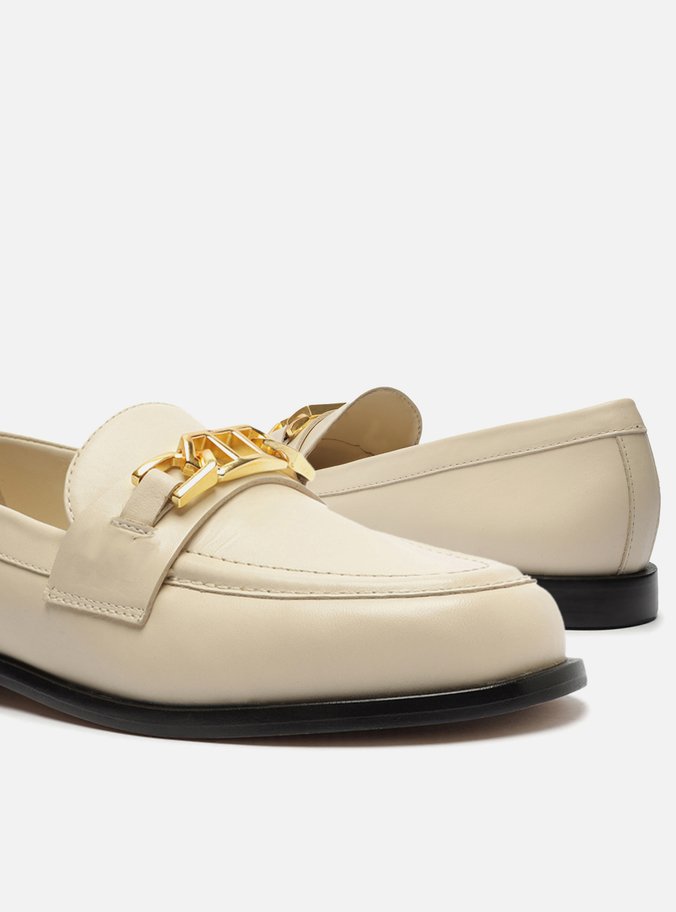 Mocassim Off-White Couro Metal Livia