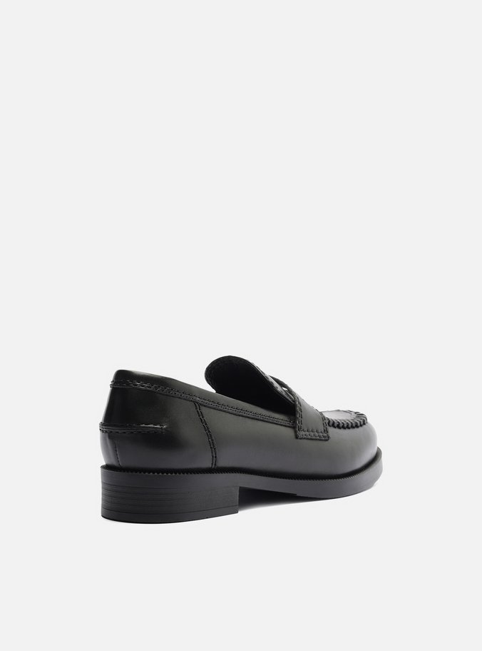 Mocassim Preto Couro Bloco Costuras