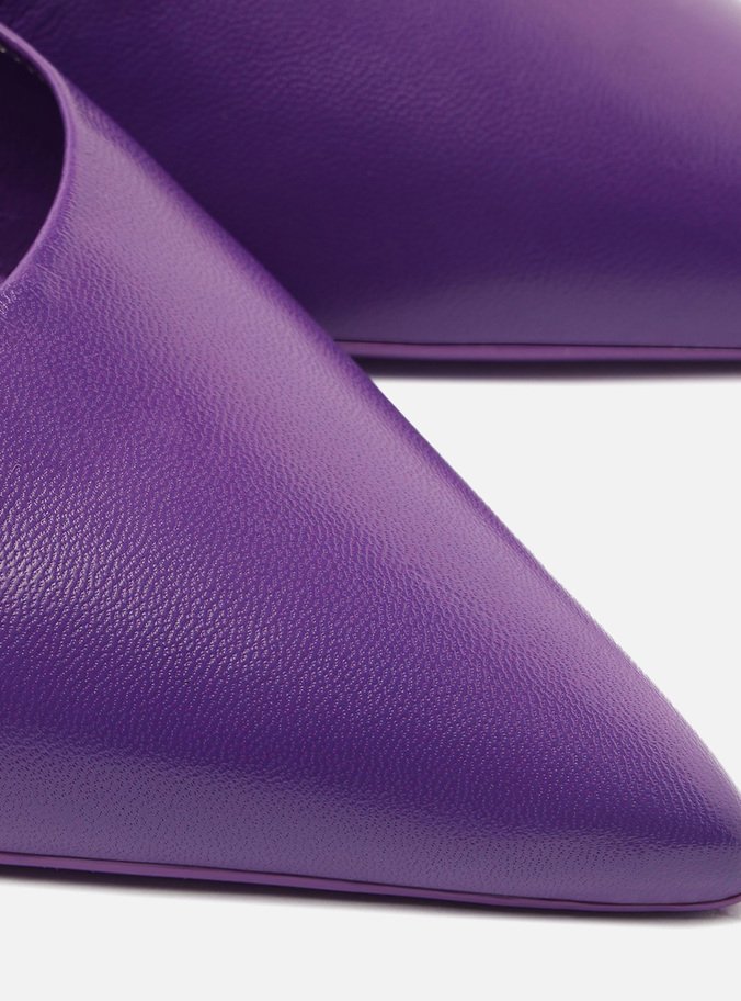 Scarpin Roxo Couro Salto Fino Baixo