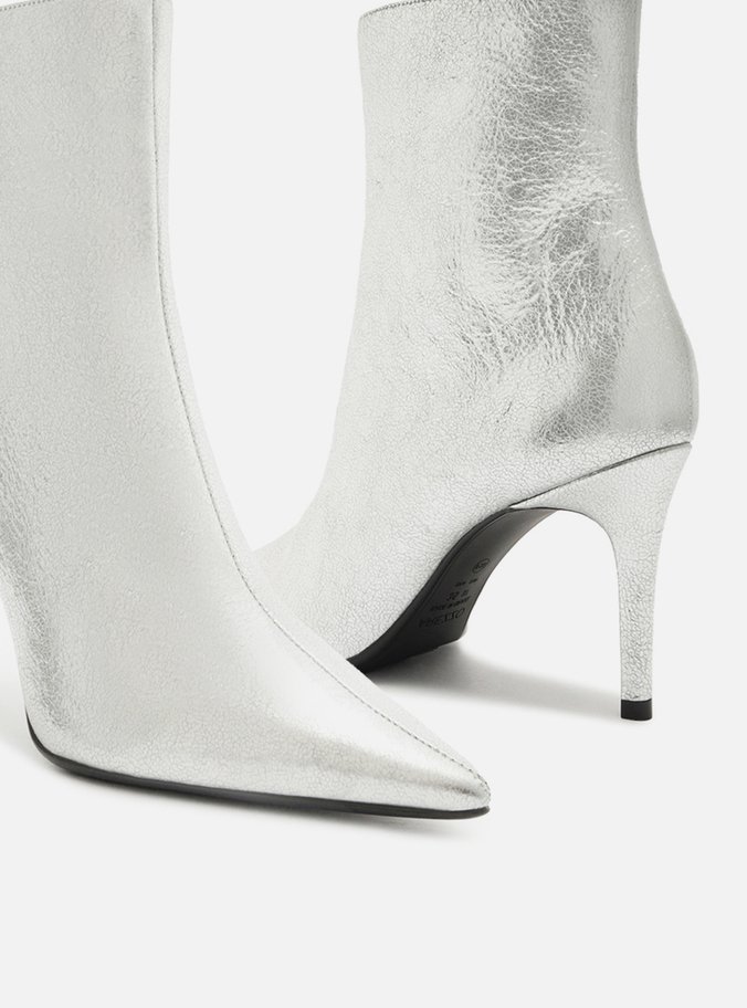 Bota Prata Couro Cano Curto Bico Fino
