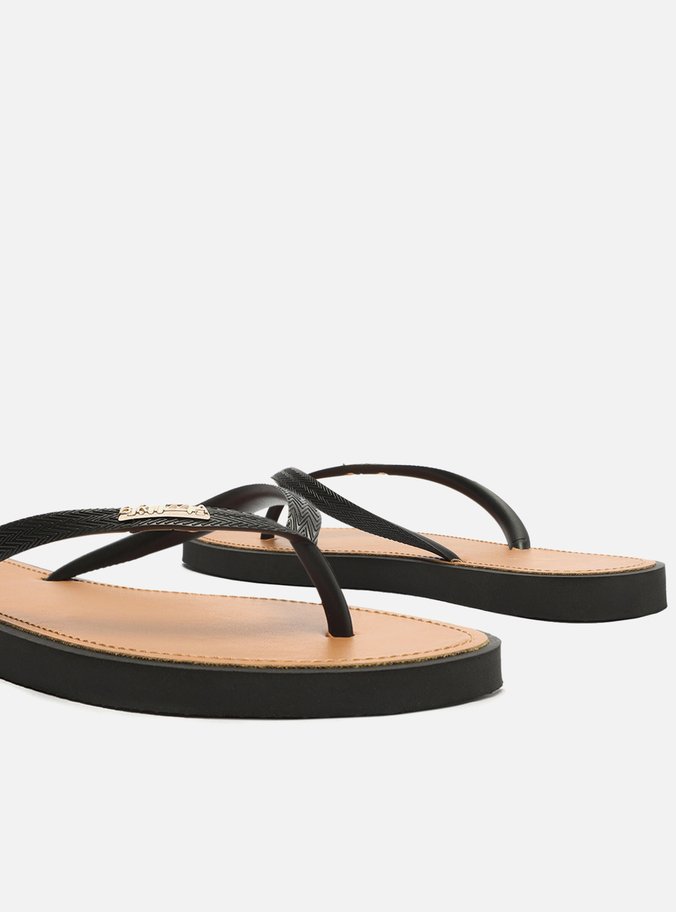 Chinelo de Dedo Tiras Pretas Palmilha Marrom