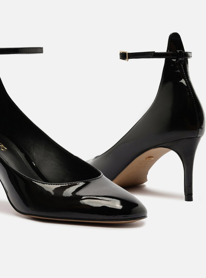 Scarpin Preto Verniz Salto Baixo Fino Tira