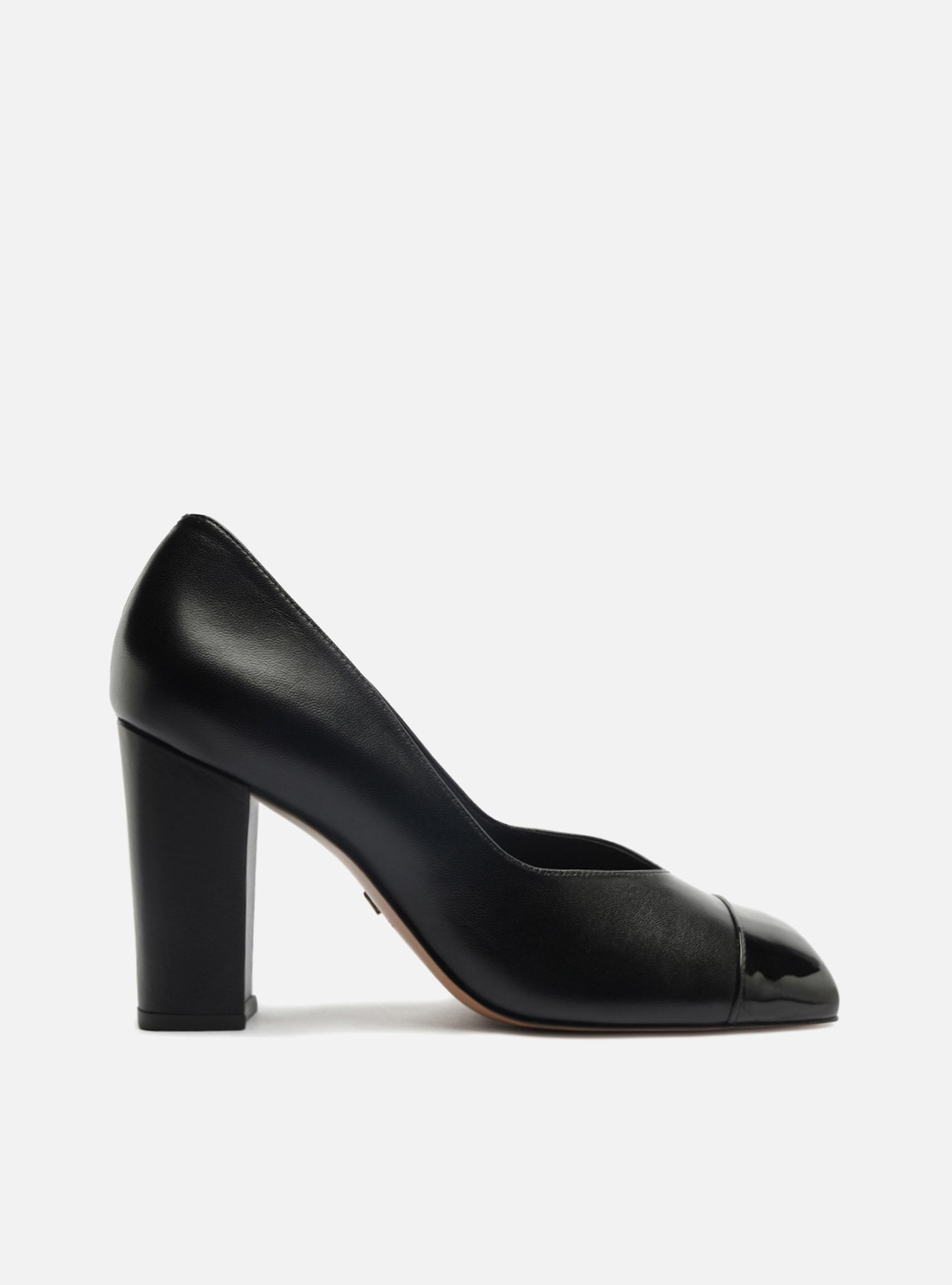 Scarpin Preto Couro Salto Bloco — foto 2