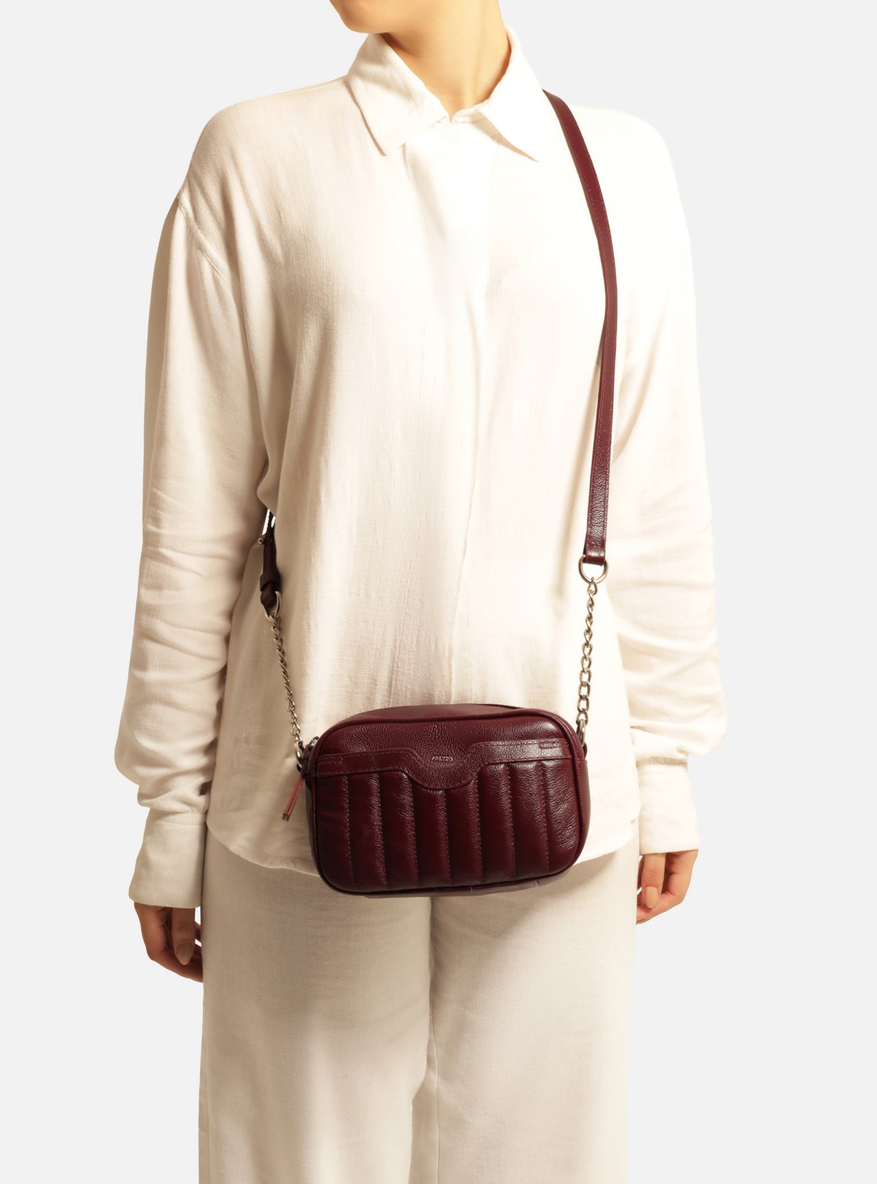 Bolsa Tiracolo Vinho Couro Francine Pequena — foto 6