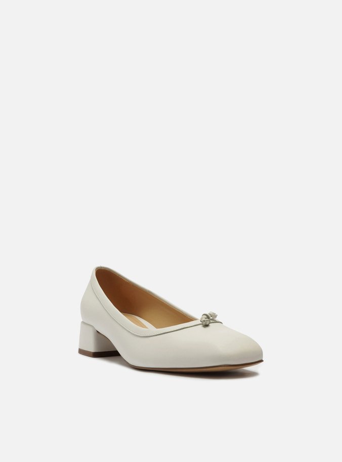 Scarpin Branco Couro Salto Bloco Detalhe