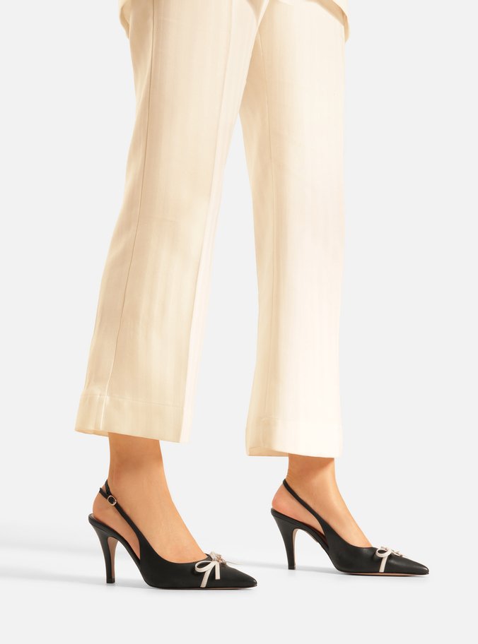 Scarpin Preto Couro Salto Médio Slingback Laço