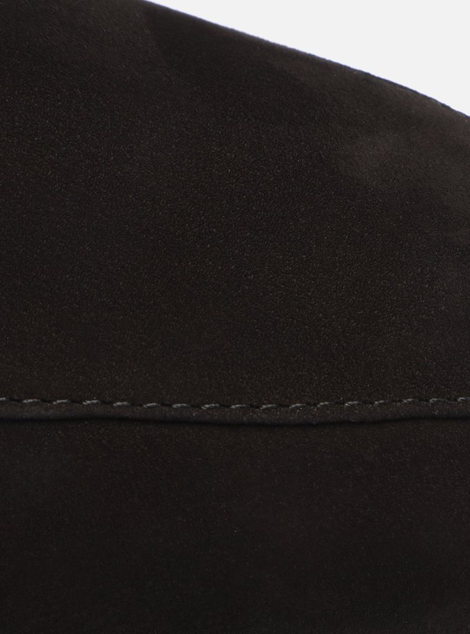 Mocassim Preto Nobuck Bico Quadrado Costuras