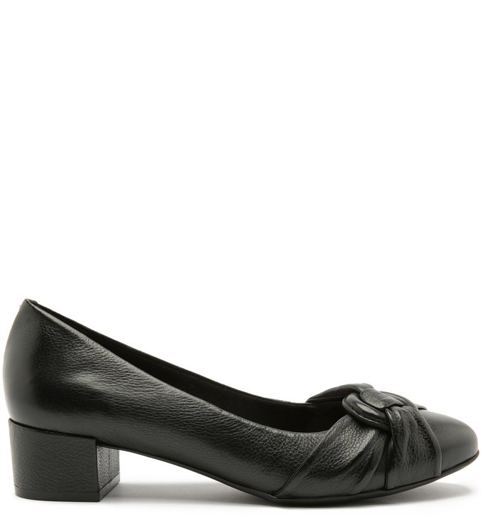 Scarpin Couro Soft Salto Baixo Fivela Preto