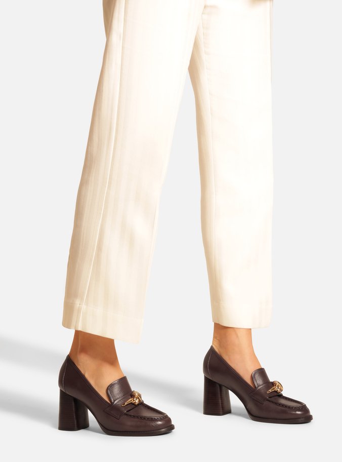 Loafer Marrom Couro Salto Bloco Metal Nó