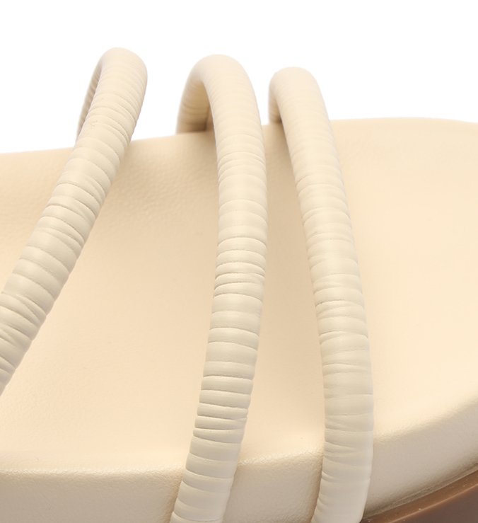 Papete Off-White Couro Tiras Bombadas