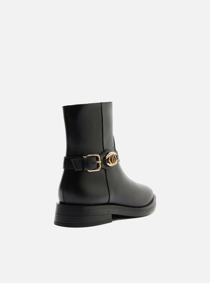 Bota Preta Couro Cano Curto Detalhe Metal