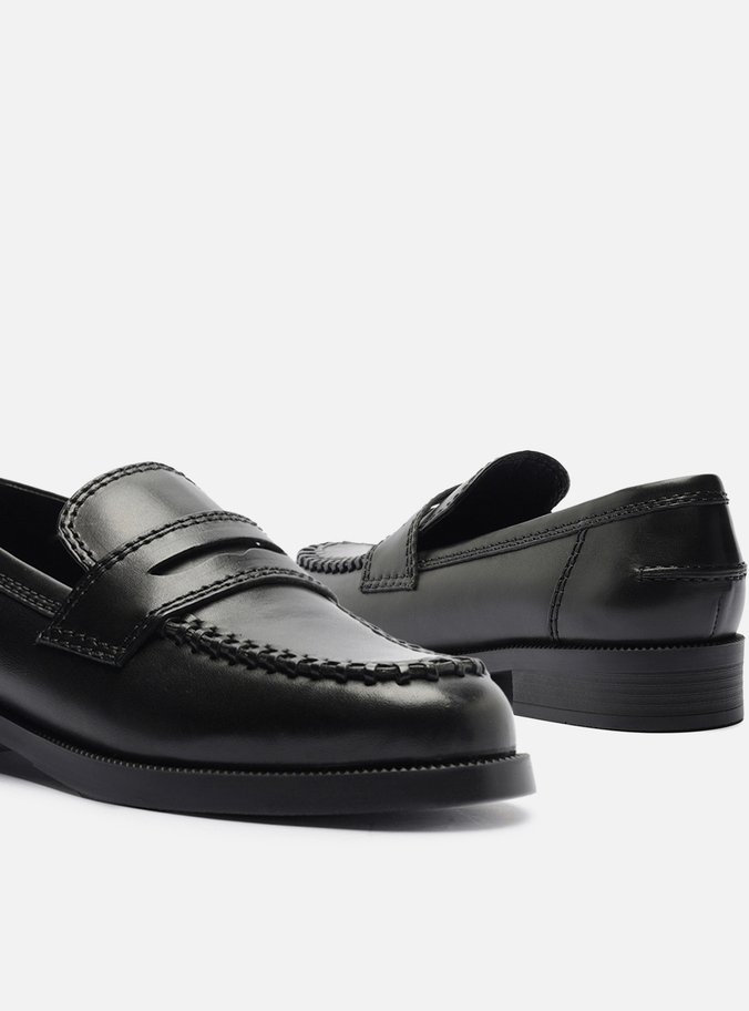 Mocassim Preto Couro Bloco Costuras