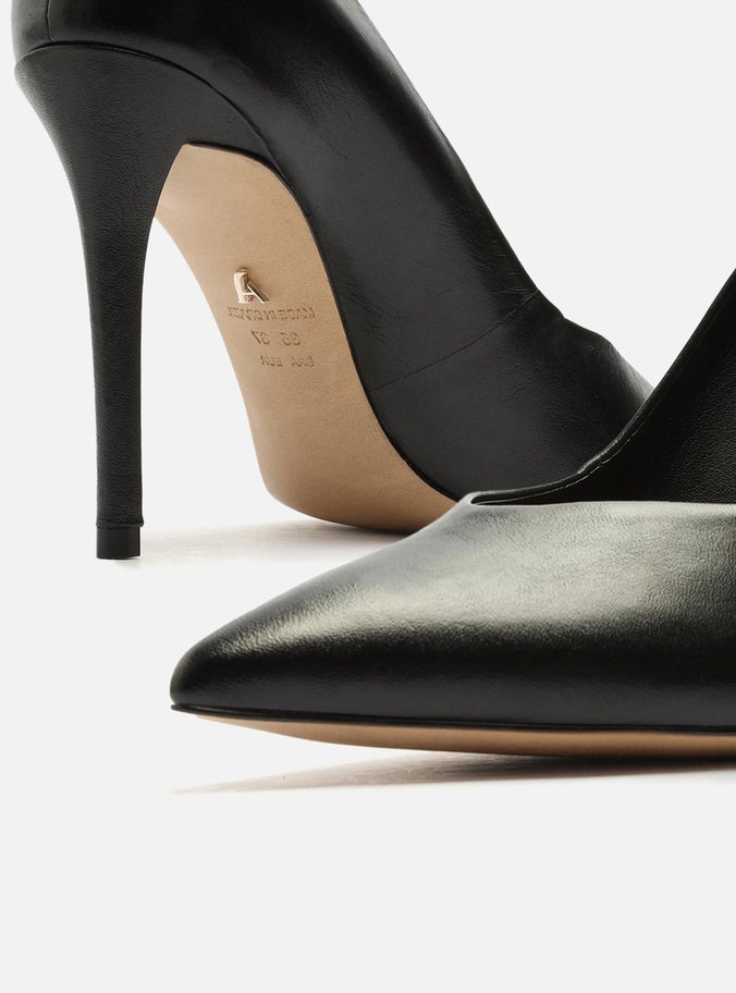 Scarpin Preto Couro Salto Alto Fino Clássico